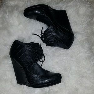 Shoe dazzle croc black faux leather Jane lace up wedge